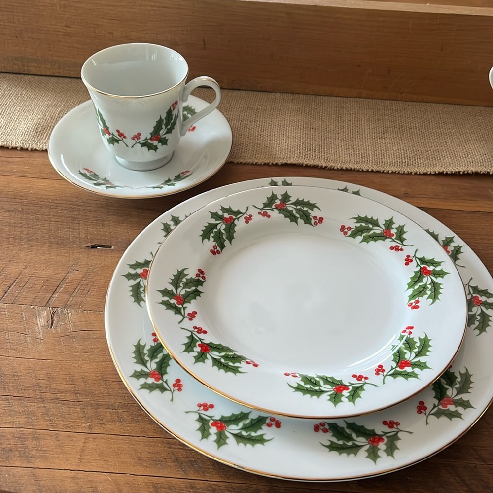 Holly Pattern China